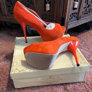 Charles Albert Orange Velour Pumps (P-3)